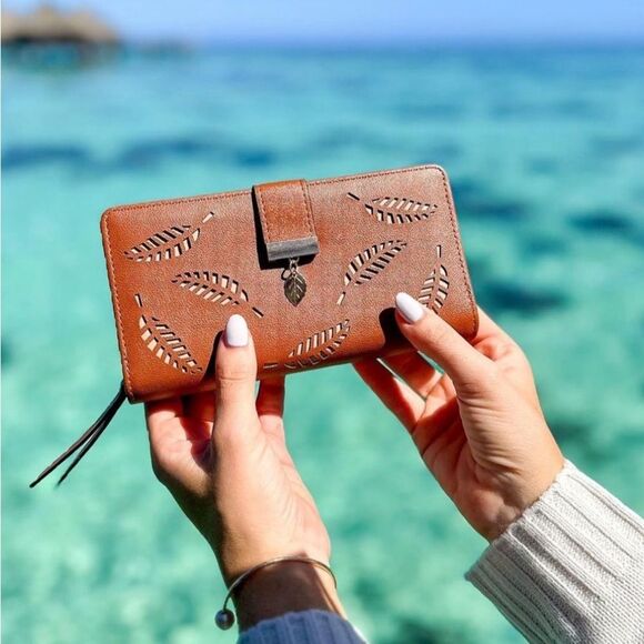 Vagabond Goods “Sea La Vie” brown wallet Wanderlust Beachly Box NEW - Picture 1 of 8
